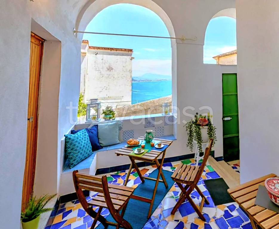 appartamento in vendita a Vietri sul Mare in zona Raito