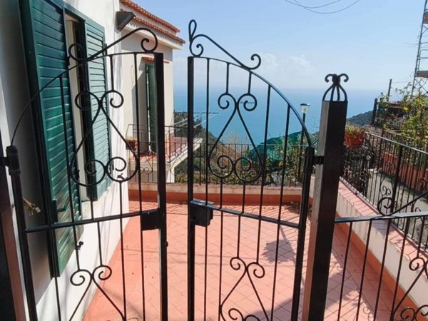 appartamento in vendita a Vietri sul Mare in zona Albori