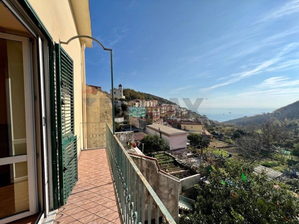 appartamento in vendita a Vietri sul Mare in zona Dragonea