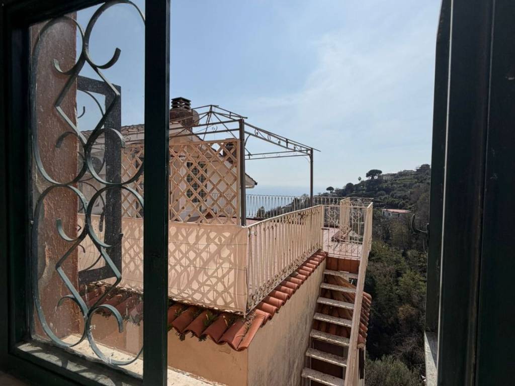 appartamento in vendita a Vietri sul Mare in zona Benincasa