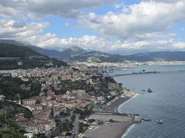 appartamento in vendita a Vietri sul Mare in zona Raito