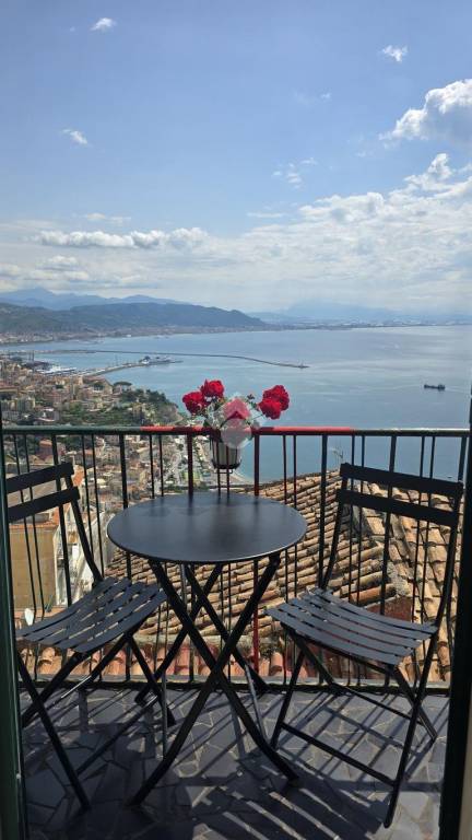 appartamento in vendita a Vietri sul Mare in zona Raito