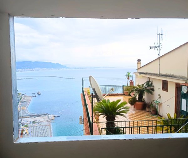 appartamento in vendita a Vietri sul Mare in zona Raito