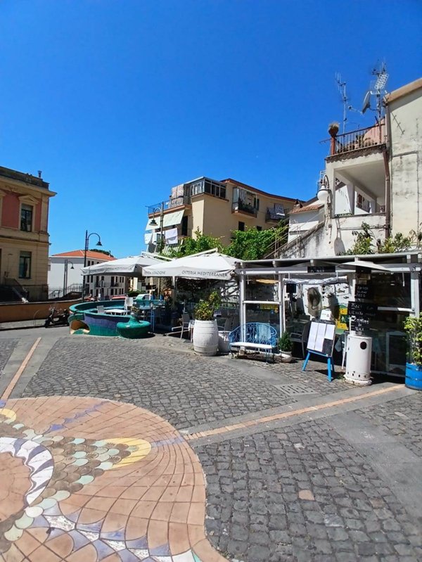 negozio in vendita a Vietri sul Mare in zona Marina