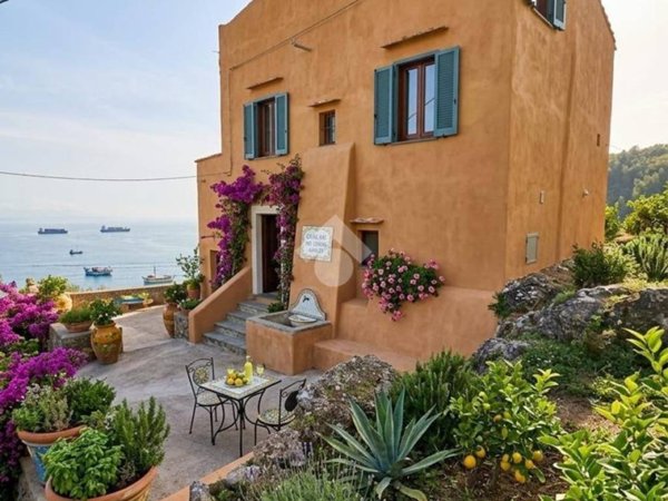 casa indipendente in vendita a Vietri sul Mare in zona Raito
