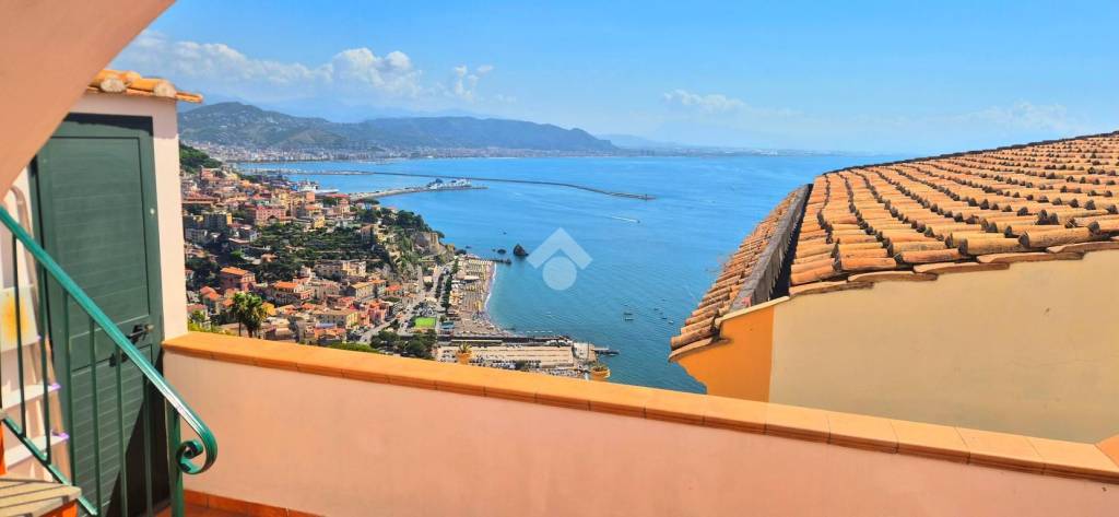 appartamento in vendita a Vietri sul Mare in zona Raito