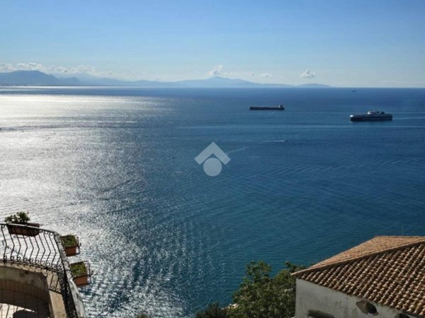 appartamento in vendita a Vietri sul Mare in zona Raito