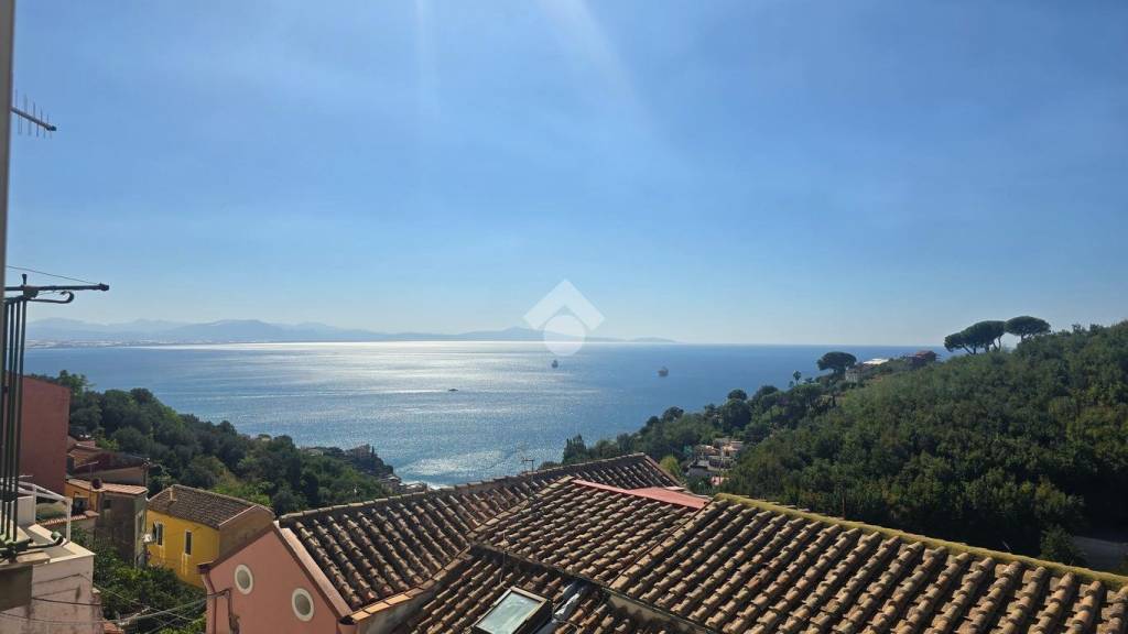 appartamento in vendita a Vietri sul Mare in zona Benincasa
