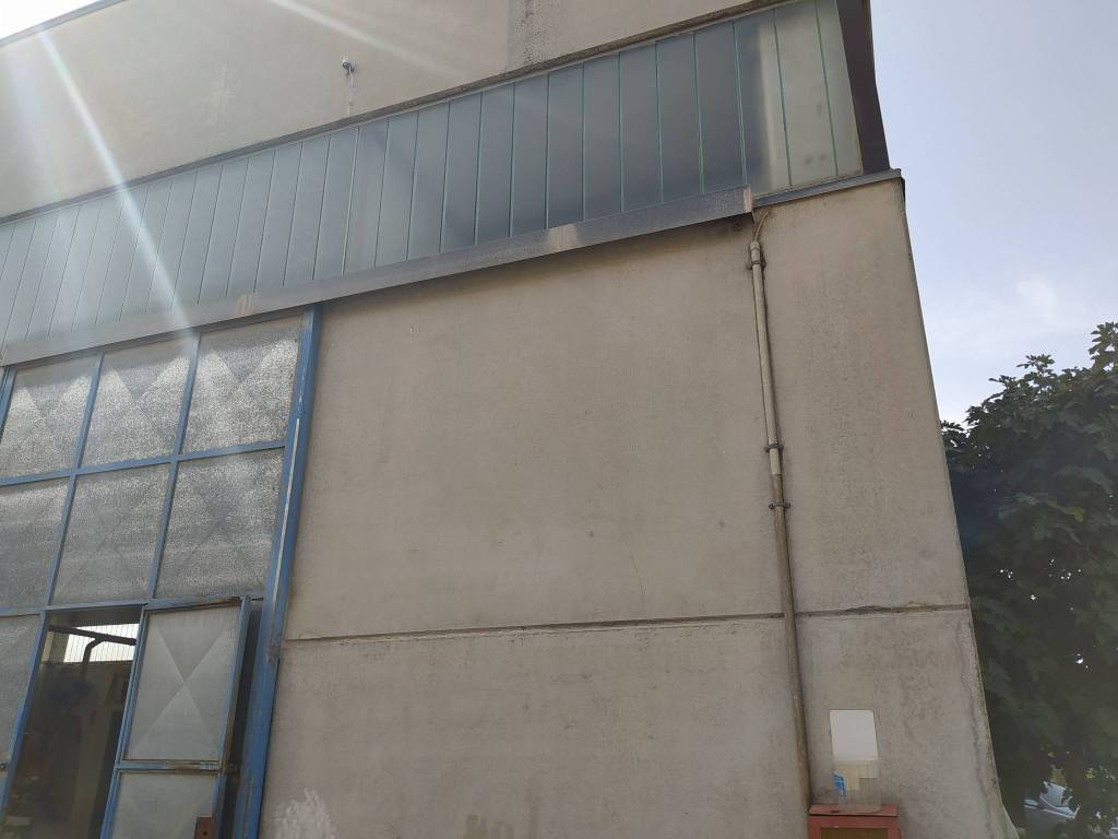 locale commerciale in vendita a Bellizzi