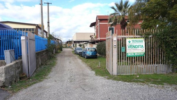 locale commerciale in vendita a Bellizzi