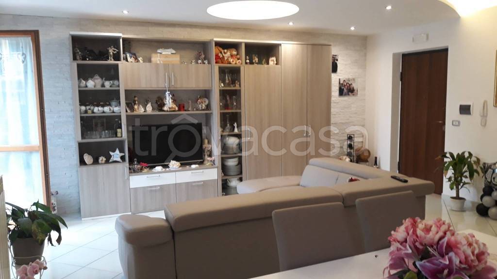 casa indipendente in vendita a Bellizzi