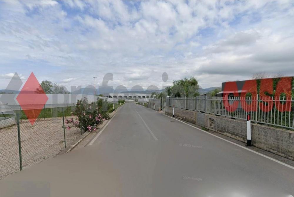 locale commerciale in vendita a Bellizzi