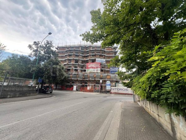 negozio in vendita a Bellizzi in zona Bivio Pratole