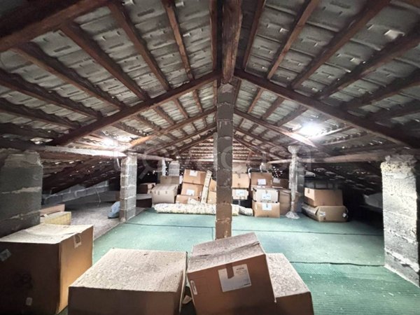 locale di sgombero in vendita a Bellizzi