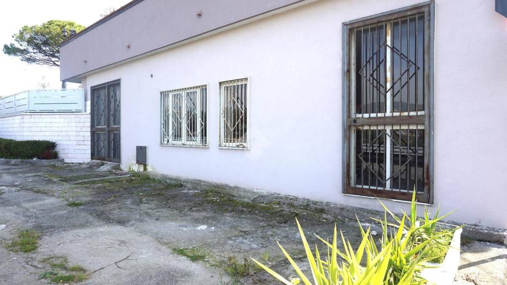 locale commerciale in vendita a Bellizzi