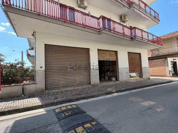 locale commerciale in vendita a Bellizzi