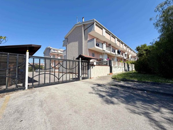 casa indipendente in vendita a Bellizzi in zona Bivio Pratole
