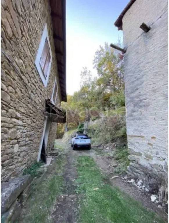 casa indipendente in vendita a Cortemilia