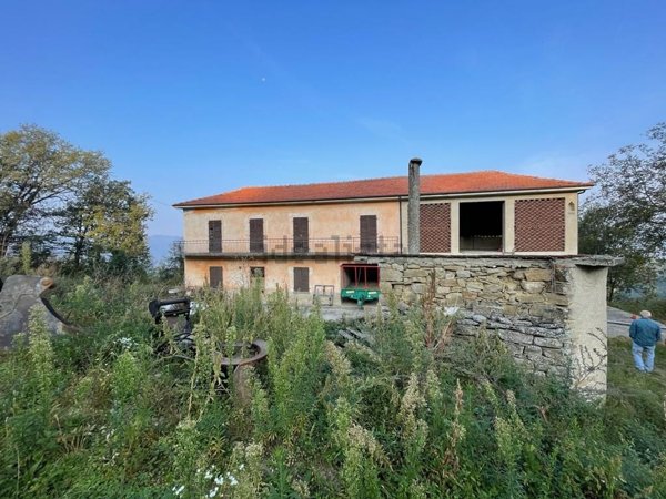 casa indipendente in vendita a Cortemilia
