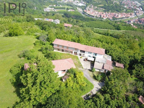 casa indipendente in vendita a Cortemilia