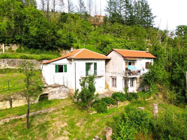 casa indipendente in vendita a Cortemilia