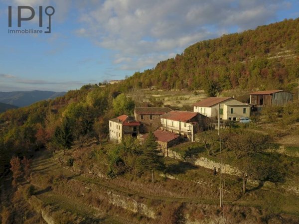 casa indipendente in vendita a Cortemilia