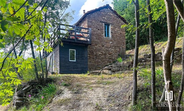 casa indipendente in vendita a Cortemilia