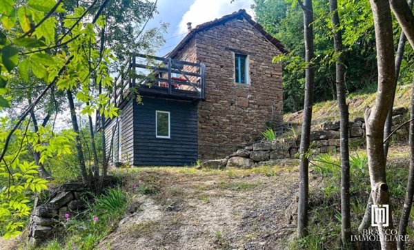 casa indipendente in vendita a Cortemilia