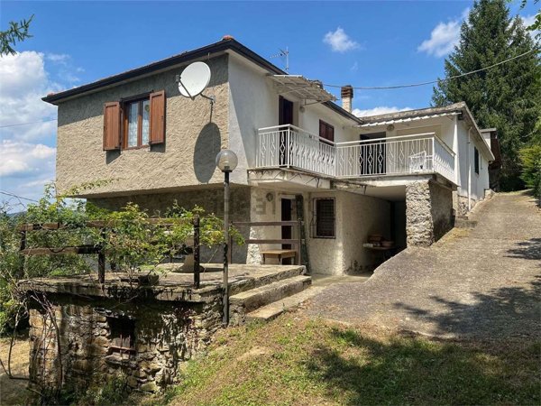casa indipendente in vendita a Cortemilia