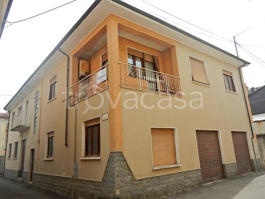 casa indipendente in vendita a Cortemilia