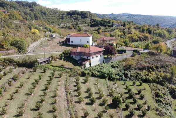 casa indipendente in vendita a Cortemilia