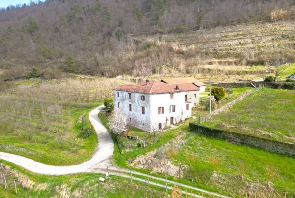 casa indipendente in vendita a Cortemilia