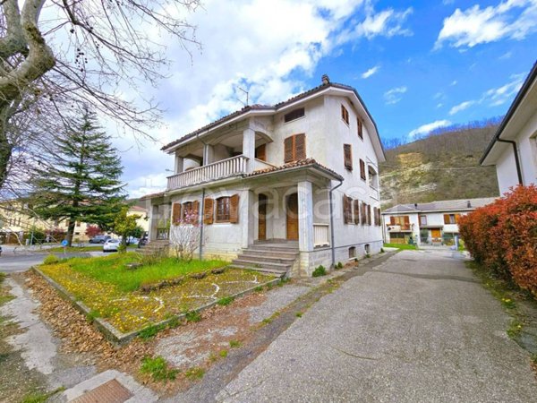 casa indipendente in vendita a Cortemilia