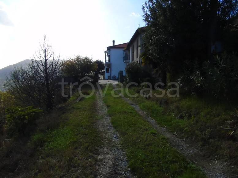 casa indipendente in vendita a Cortemilia