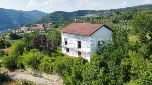 casa indipendente in vendita a Cortemilia