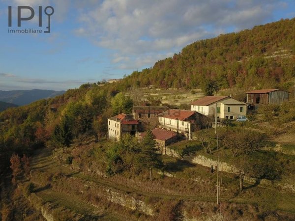 casa indipendente in vendita a Cortemilia