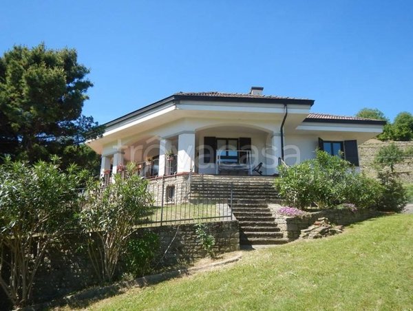 casa indipendente in vendita a Cortemilia