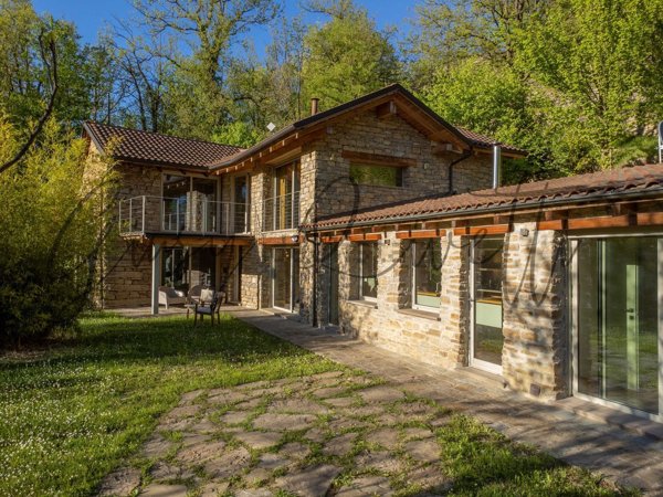 casa indipendente in vendita a Cortemilia