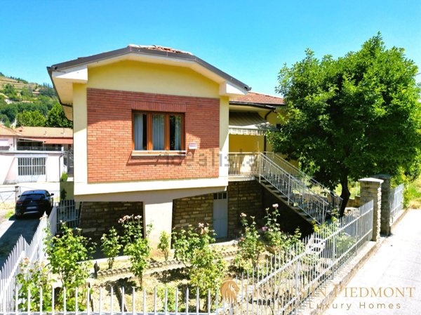 casa indipendente in vendita a Cortemilia