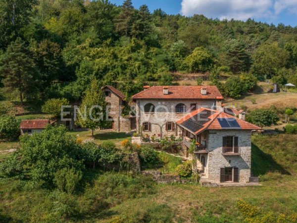 casa indipendente in vendita a Cortemilia