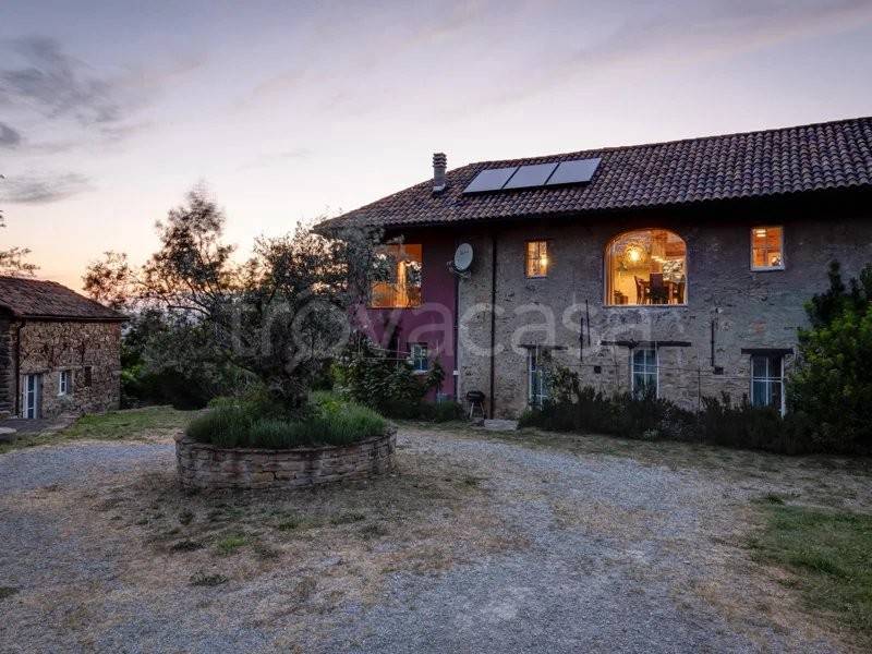 casa indipendente in vendita a Cortemilia