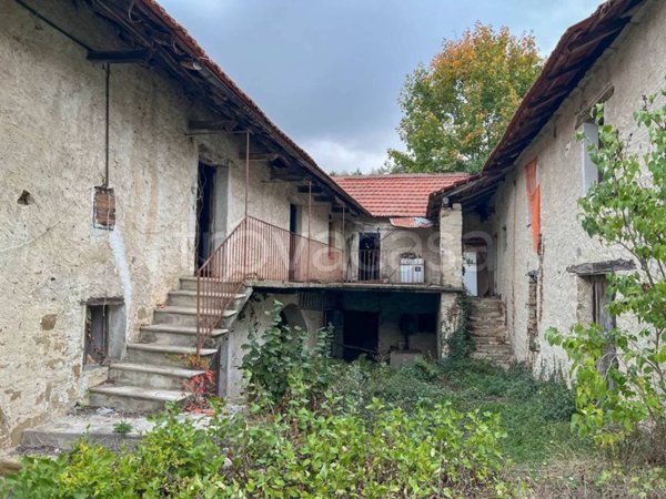 casa indipendente in vendita a Cortemilia