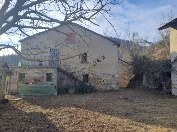 casa indipendente in vendita a Cortemilia