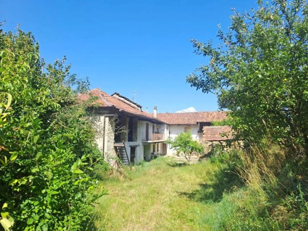 casa indipendente in vendita a Cortemilia
