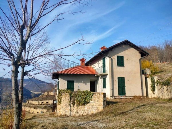 casa indipendente in vendita a Cortemilia