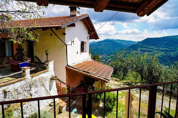 casa indipendente in vendita a Cortemilia