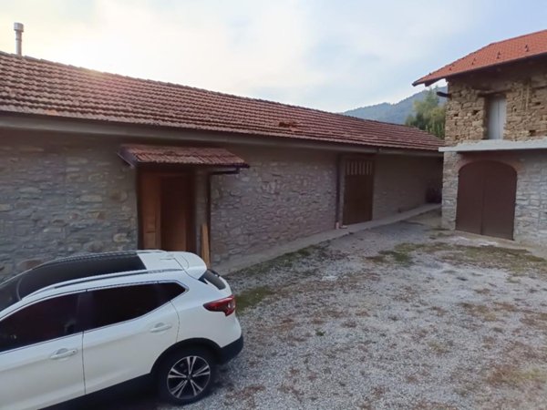 casa indipendente in vendita a Cortemilia