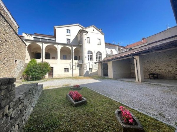 casa indipendente in vendita a Cortemilia