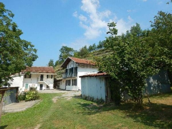 casa indipendente in vendita a Cortemilia