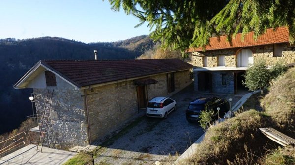 casa indipendente in vendita a Cortemilia